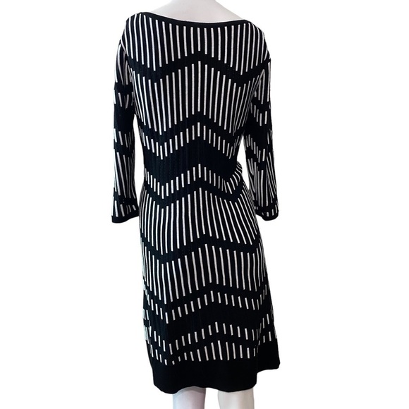 Taylor (Swift) Black & White Chevron Striped 3/4 Sleeve Sweater Dress Size XL - Picture 4 of 9